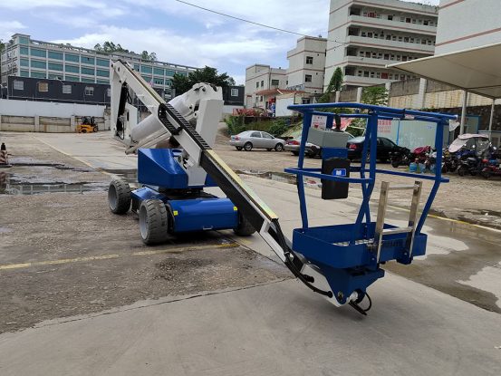 安全与耐用：塑料货叉与金属货叉防爆性能对比